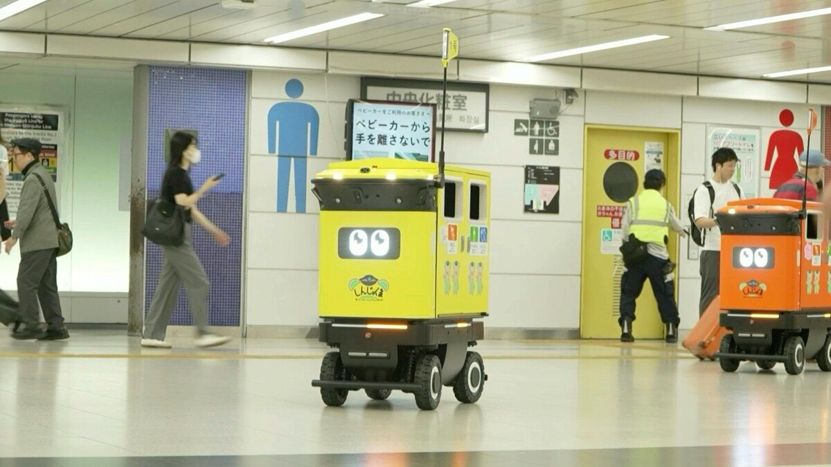 Shinjuku pone a prueba robots para recoger basura entre millones de pasajeros