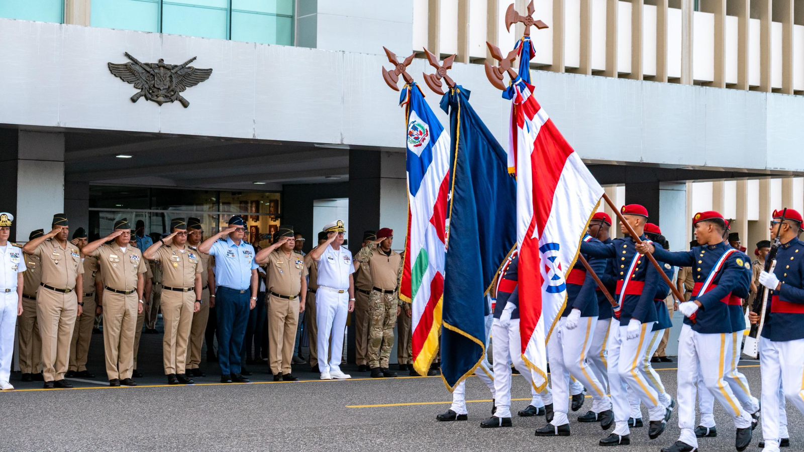 Defensa condecora a militares dominicanos tras ganar Fuerza Comando Paraguay 2026