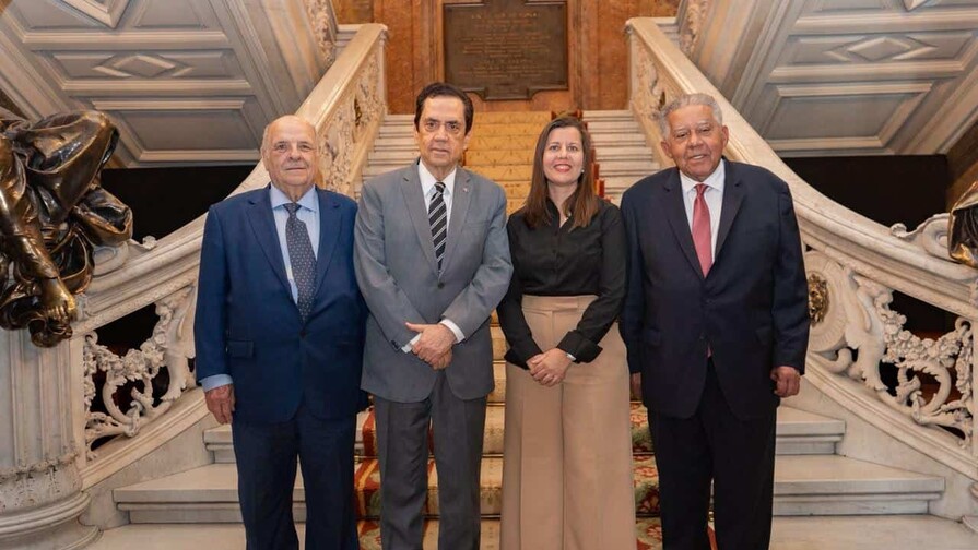 Juan Bolívar Díaz presenta en Madrid sus memorias sobre cinco décadas de vida nacional