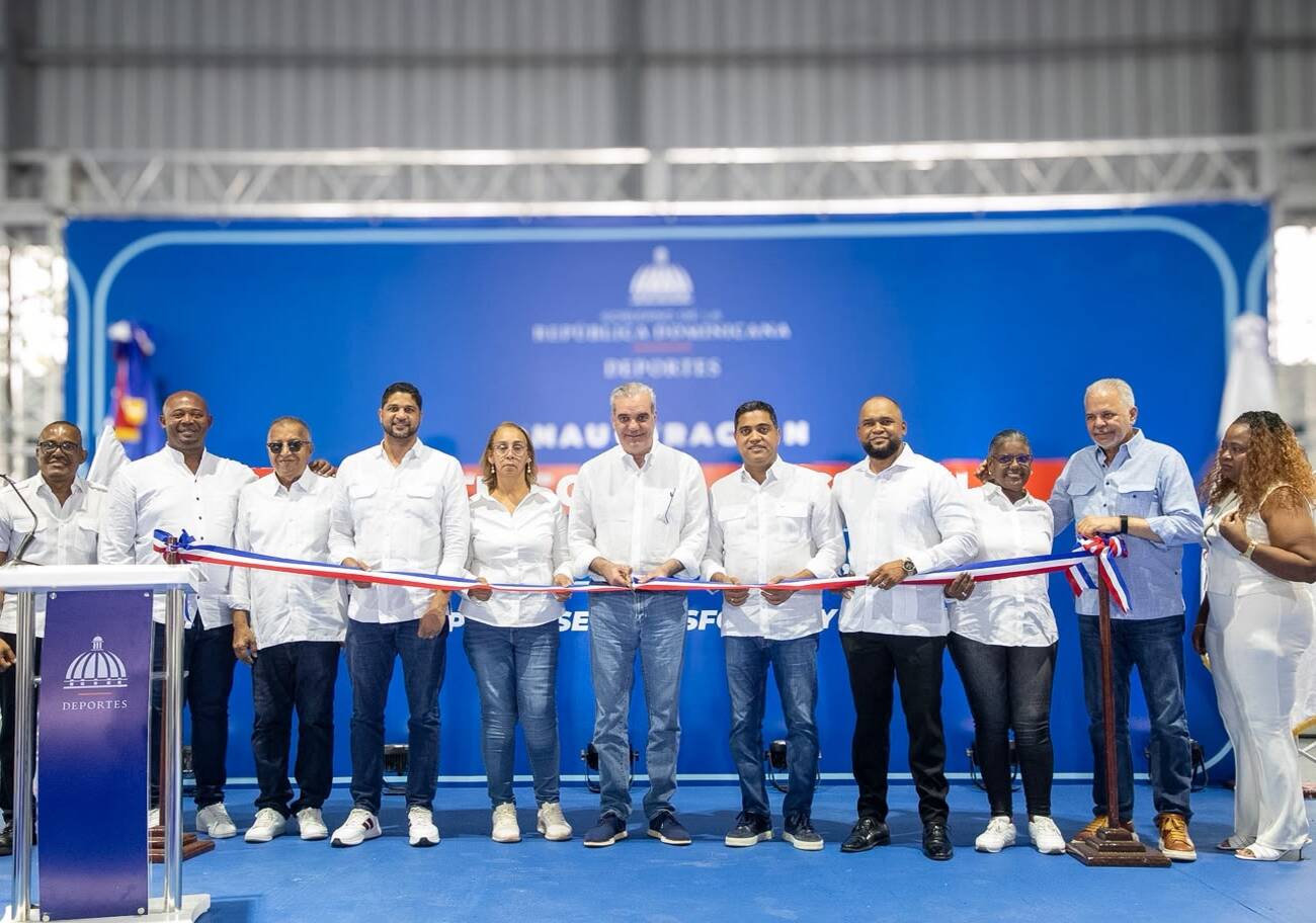 Abinader inaugura techado multiuso de RD$29 millones en El Carril, Bajos de Haina