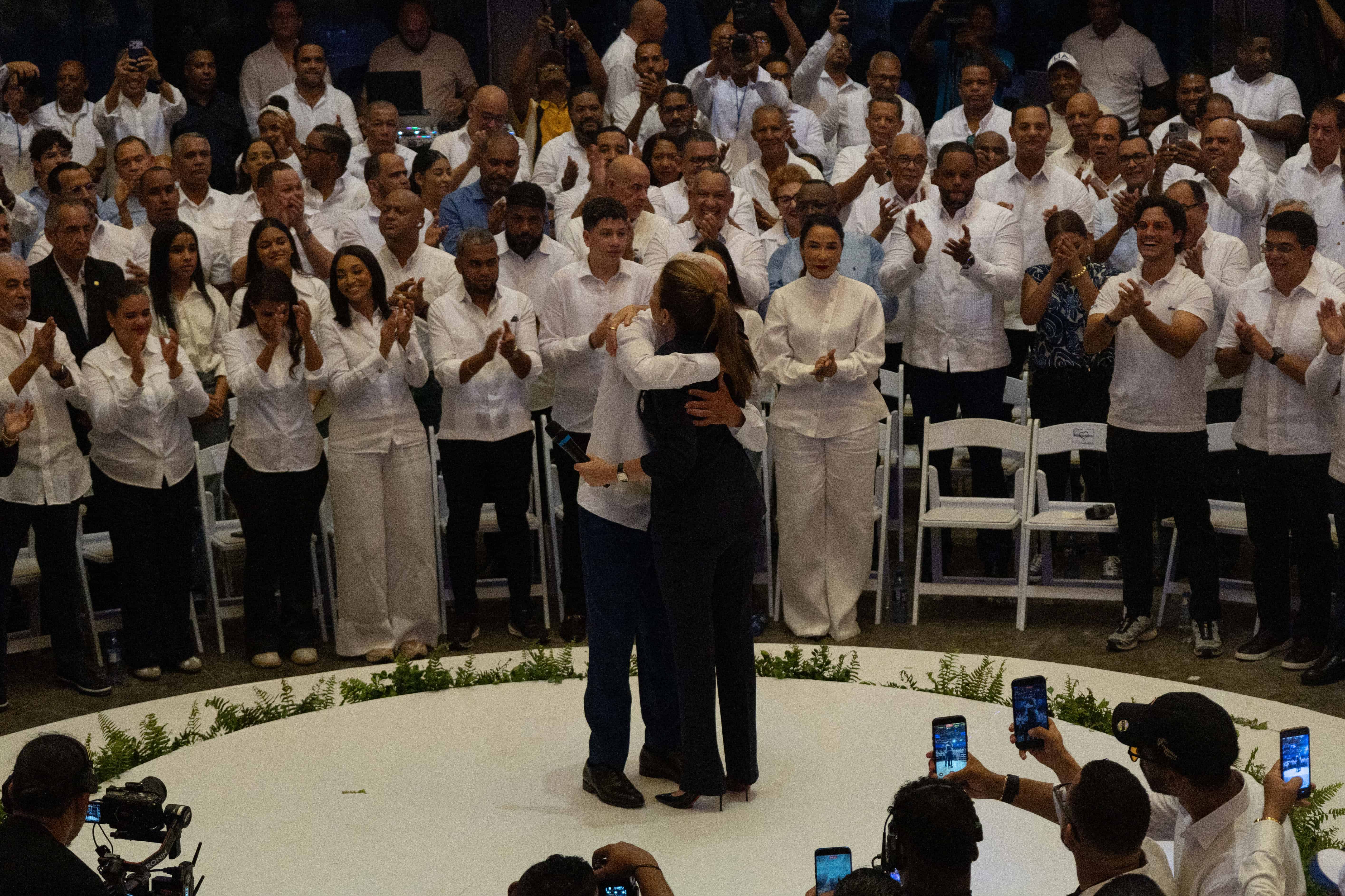 Ricardo de los Santos dirigirá campaña presidencial de Carolina Mejía rumbo a primarias del PRM
