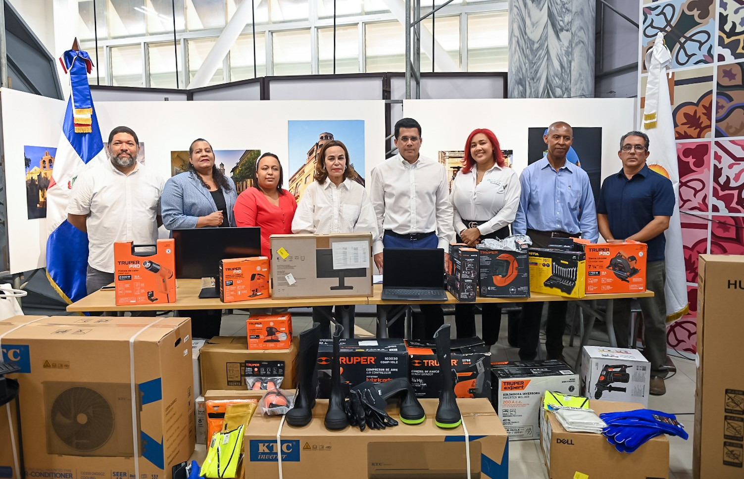 Turismo equipa tres escuelas técnicas de la Ciudad Colonial para ampliar formación laboral