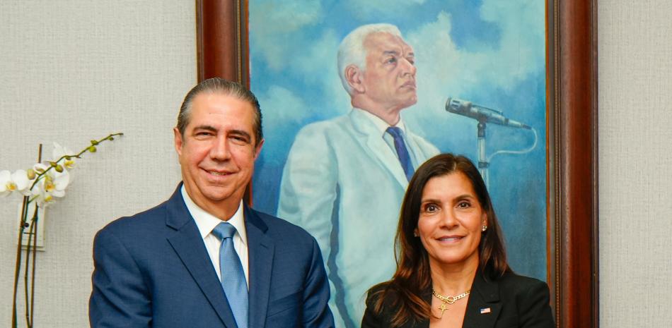 Embajadora de Estados Unidos se reúne con Francisco Javier García en Santo Domingo