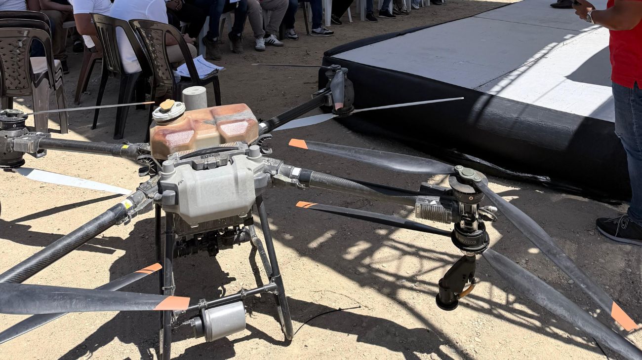FEDA y CTC capacitan a productores de Montecristi en el uso agrícola de drones