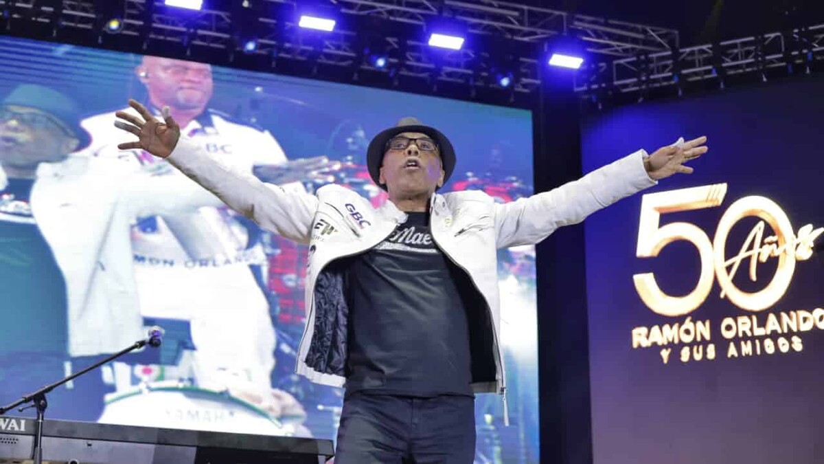 Ramón Orlando conmemora 50 años de trayectoria musical con multitudinario concierto en el Estadio Olímpico