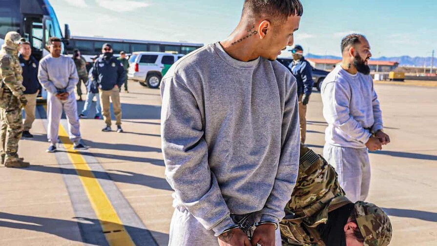 Gobierno de Trump reafirma deportaciones tras críticas de congresista republicana de Florida