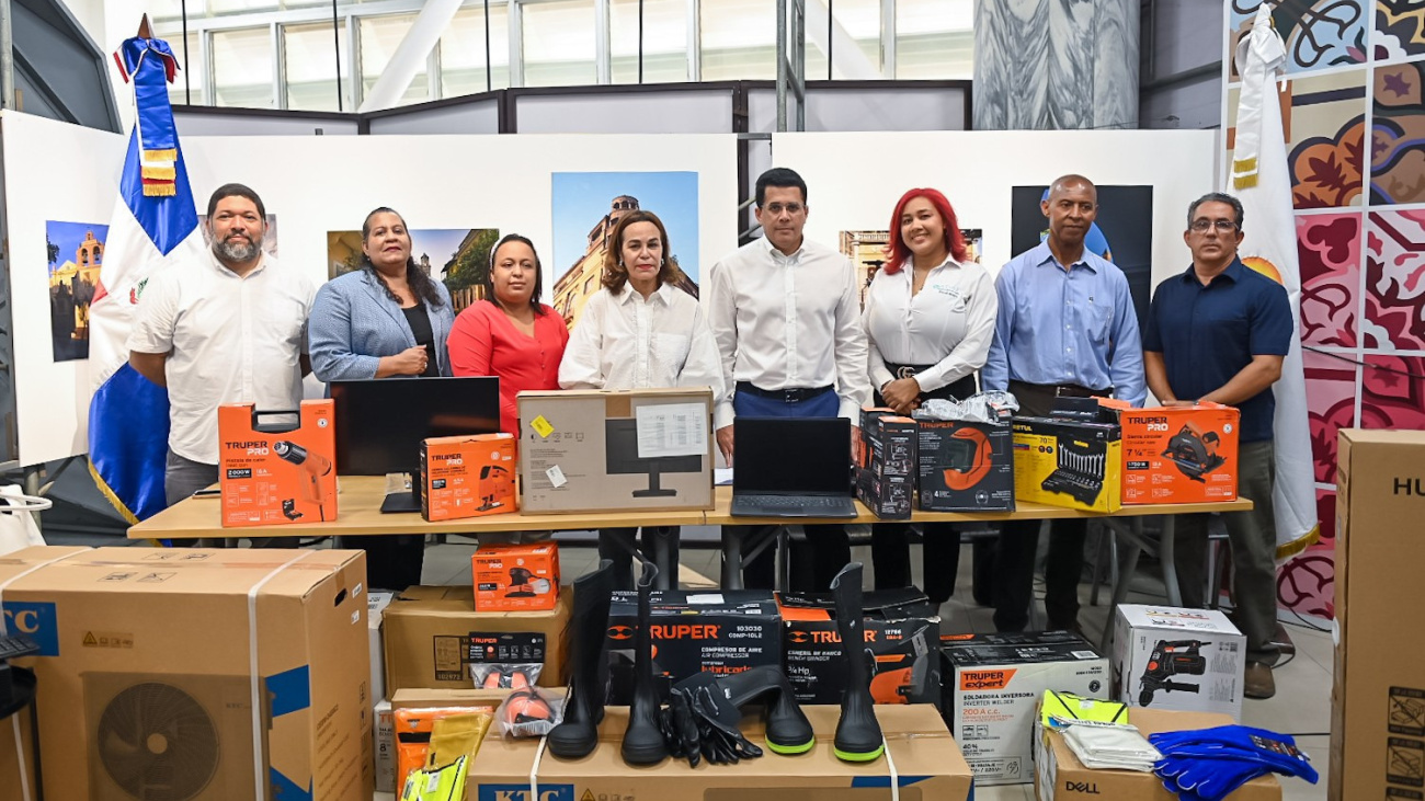 Turismo equipa tres escuelas técnicas de la Ciudad Colonial para ampliar formación laboral