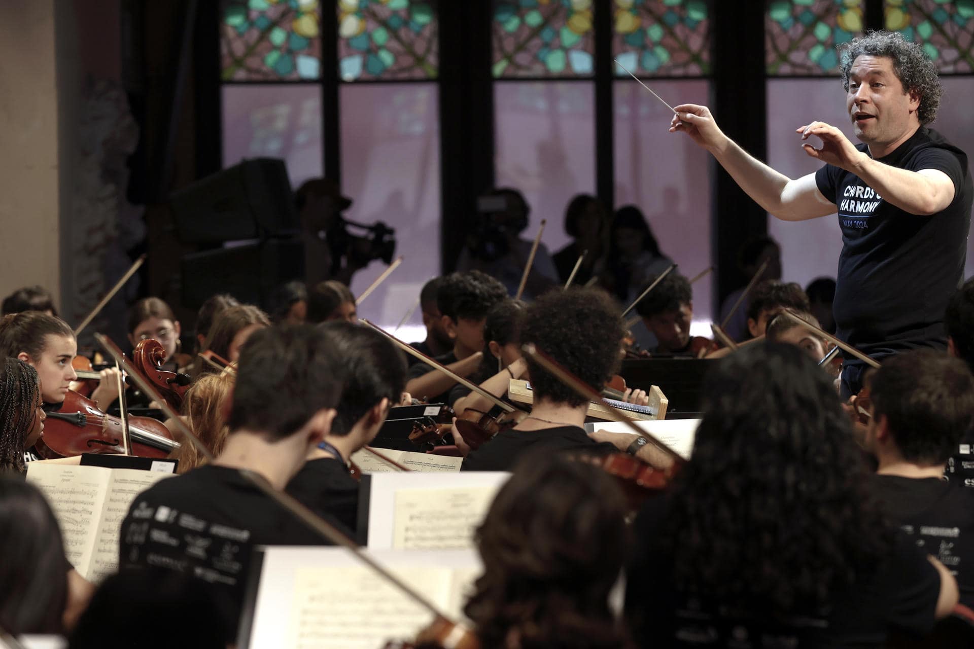 Gustavo Dudamel resalta en Nueva York la música y el español como puentes de la comunidad latina
