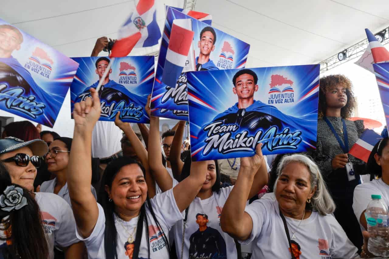 Cinco jóvenes devuelven a República Dominicana el récord de lectura en voz alta