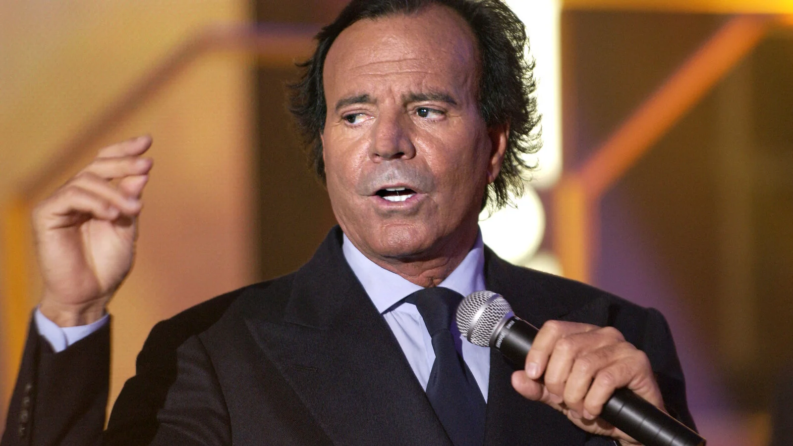 Exempleadas de Julio Iglesias piden protección a la ONU ante temor de represalias