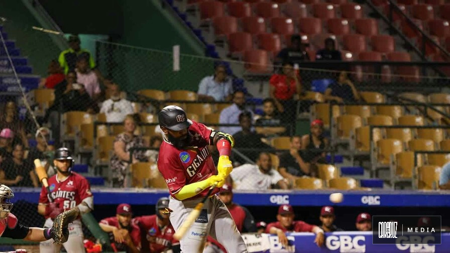 Marcell Ozuna castiga con seis remolcadas en vibrante remontada de los Gigantes sobre los Leones