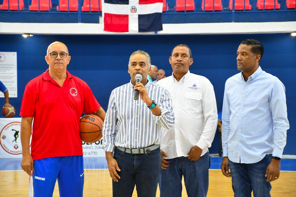 Joel Santos respalda torneo de baloncesto por 60 años del Club Ensanche La Fe