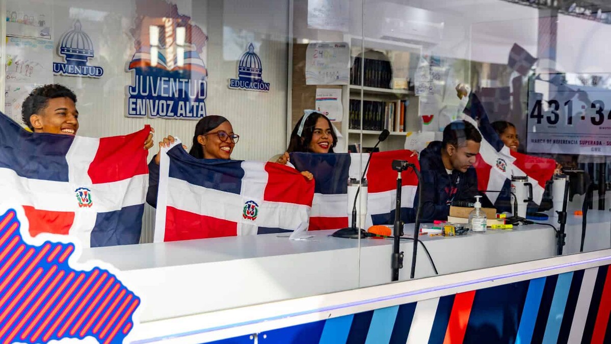 Cinco jóvenes dominicanos rebasan las 432 horas en maratón de lectura
