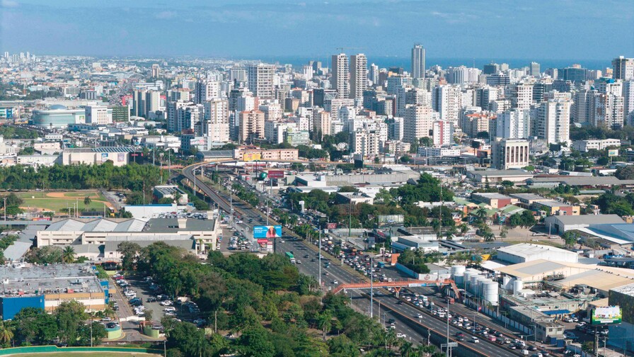Conflictos, energía y clima elevan los riesgos para la economía dominicana