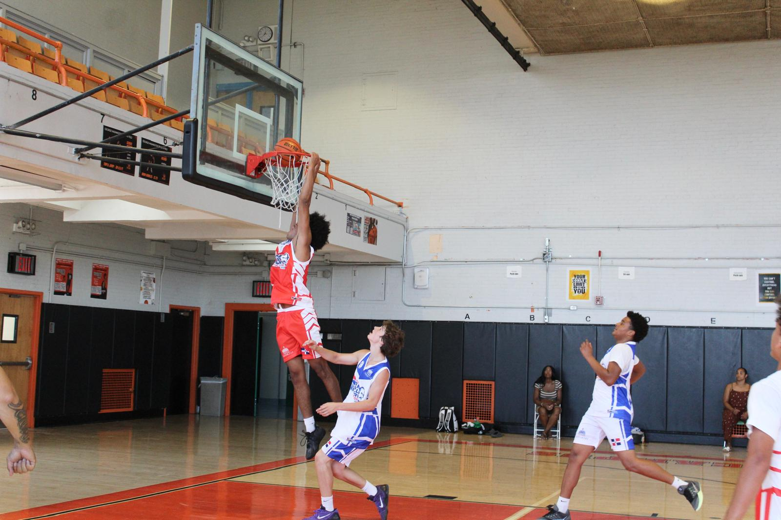 Manhattan y New Jersey abren con triunfos el baloncesto 16U de los Juegos Juan Pablo Duarte