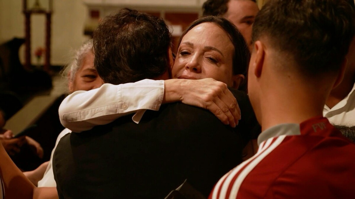 Extienden diálogo en Venezuela mientras frenan nuevo intento de retorno de María Corina Machado