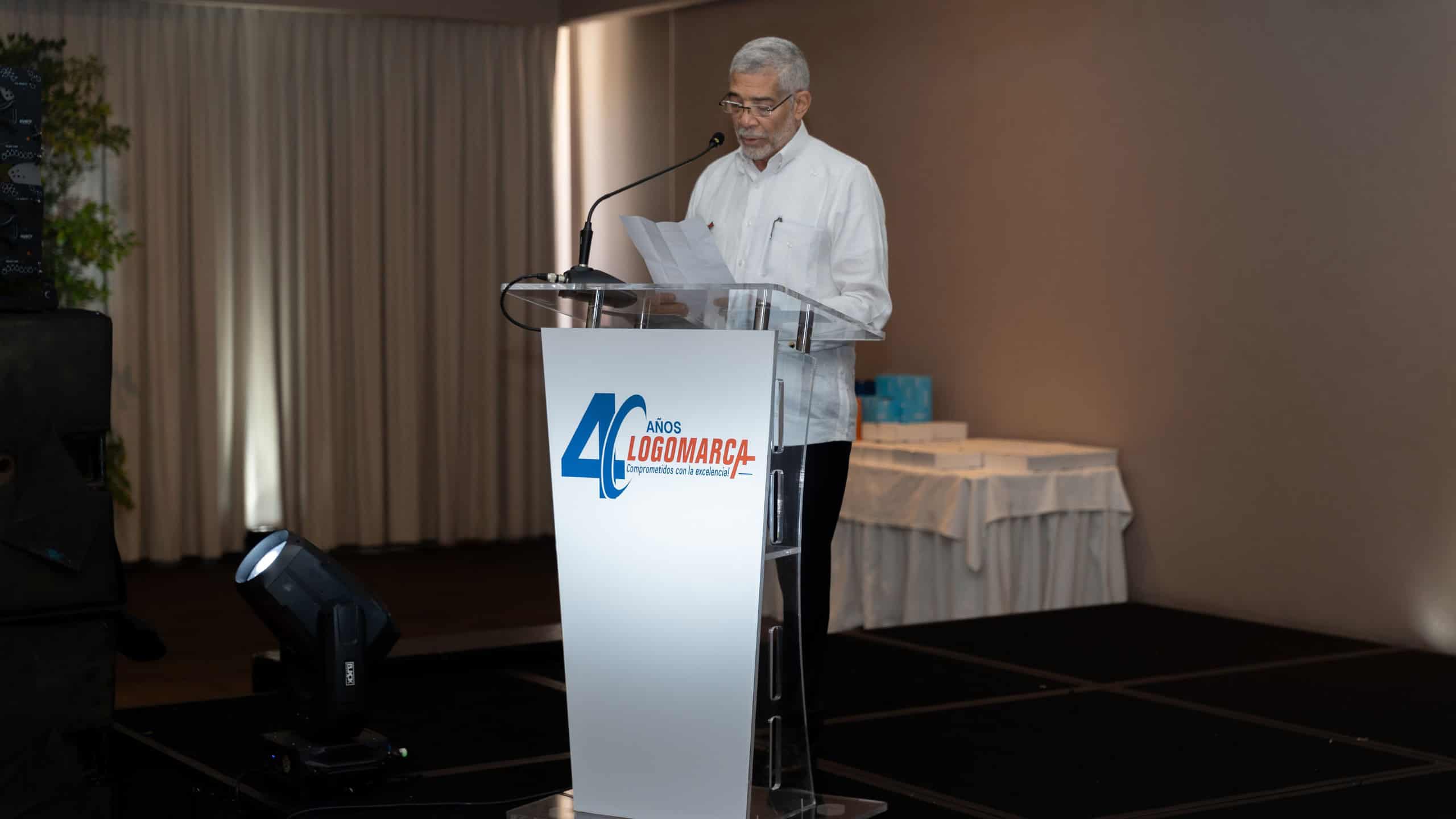 Logomarca conmemora cuatro décadas de servicios personalizados en República Dominicana